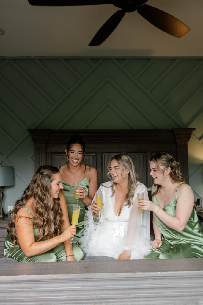 Erin Shelby Photography. A Wedding & Portrait photographer based in Northeast Florida. Capturing candid & meaningful moments from your most special day.