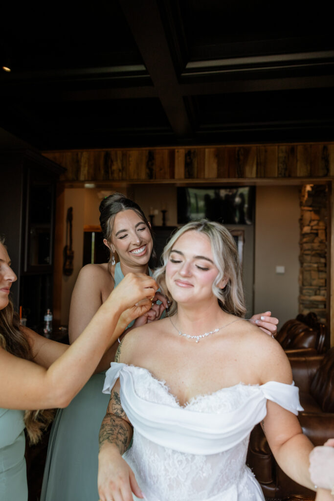 Erin Shelby Photography. A Wedding & Portrait photographer based in Northeast Florida. Capturing candid & meaningful moments from your most special day.
