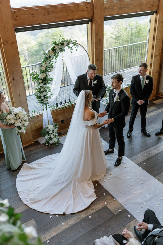Erin Shelby Photography. A Wedding & Portrait photographer based in Northeast Florida. Capturing candid & meaningful moments from your most special day.