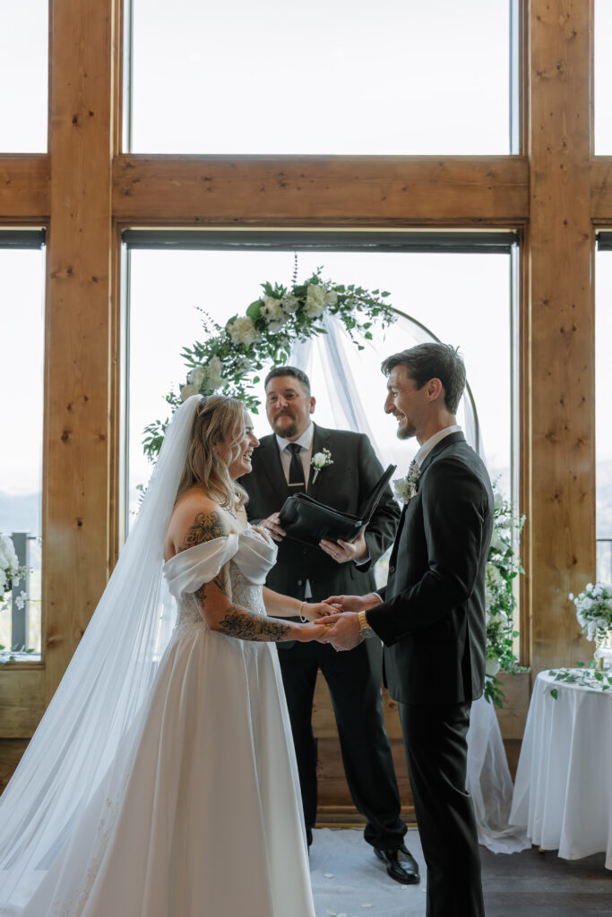 Erin Shelby Photography. A Wedding & Portrait photographer based in Northeast Florida. Capturing candid & meaningful moments from your most special day.