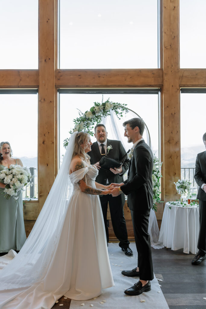 Erin Shelby Photography. A Wedding & Portrait photographer based in Northeast Florida. Capturing candid & meaningful moments from your most special day.