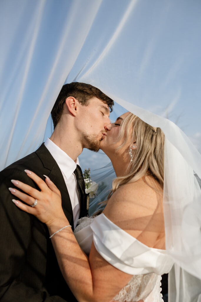 Erin Shelby Photography. A Wedding & Portrait photographer based in Northeast Florida. Capturing candid & meaningful moments from your most special day.