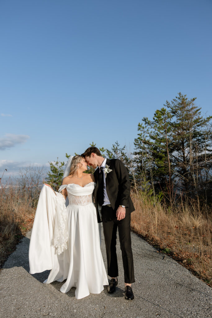 Erin Shelby Photography. A Wedding & Portrait photographer based in Northeast Florida. Capturing candid & meaningful moments from your most special day.