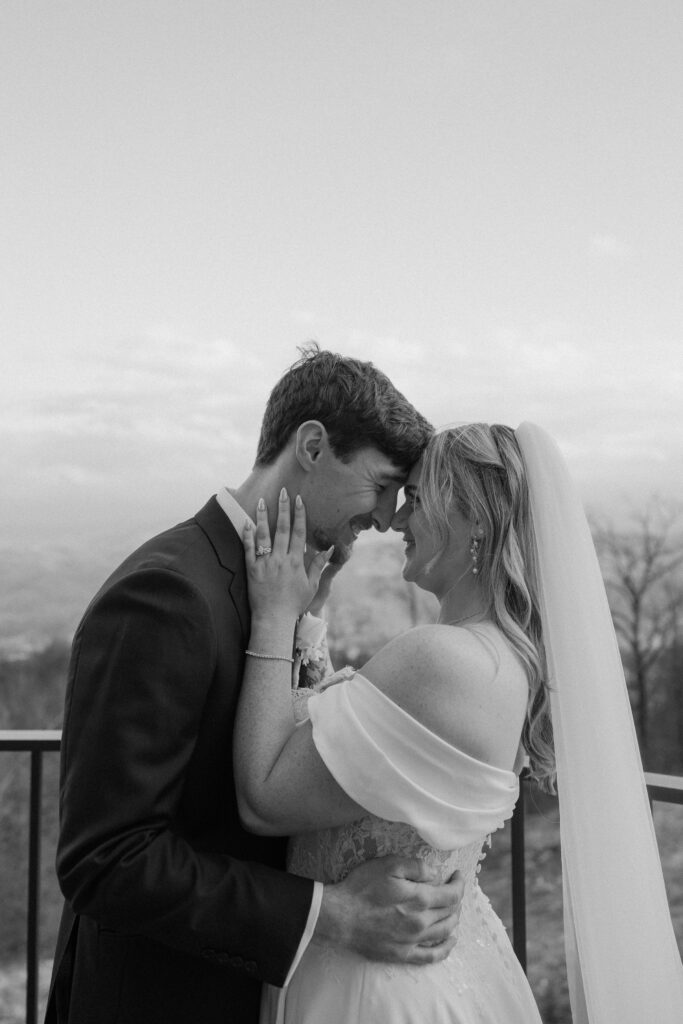 Erin Shelby Photography. A Wedding & Portrait photographer based in Northeast Florida. Capturing candid & meaningful moments from your most special day.