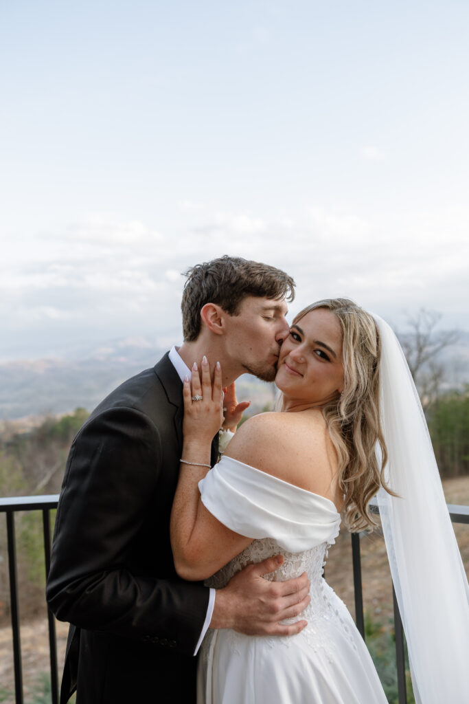Erin Shelby Photography. A Wedding & Portrait photographer based in Northeast Florida. Capturing candid & meaningful moments from your most special day.