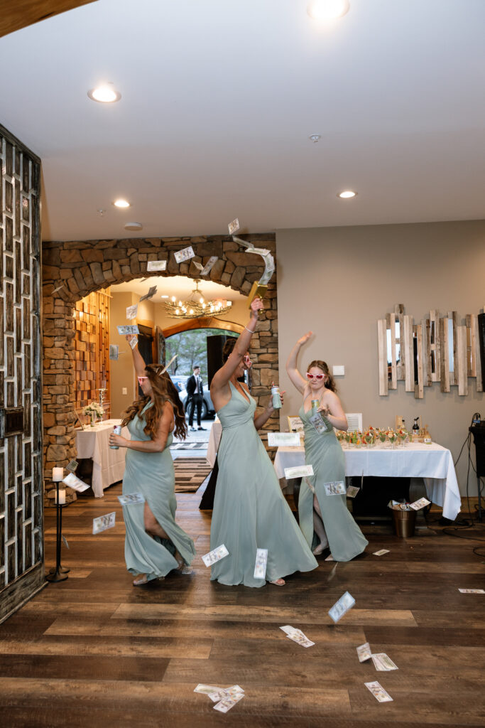 Erin Shelby Photography. A Wedding & Portrait photographer based in Northeast Florida. Capturing candid & meaningful moments from your most special day.