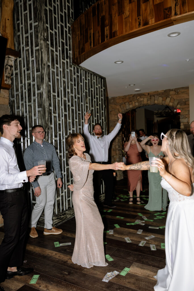 Erin Shelby Photography. A Wedding & Portrait photographer based in Northeast Florida. Capturing candid & meaningful moments from your most special day.