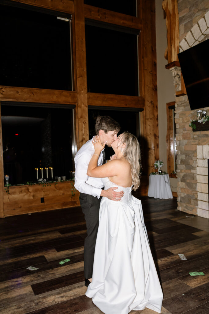 Erin Shelby Photography. A Wedding & Portrait photographer based in Northeast Florida. Capturing candid & meaningful moments from your most special day.